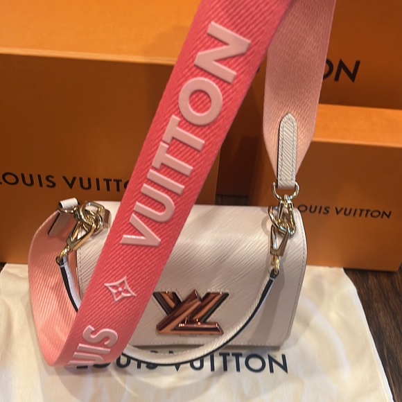 Louis Vuitton Twist PM gradient 2022 collection ๐ - Picture 7 of 17